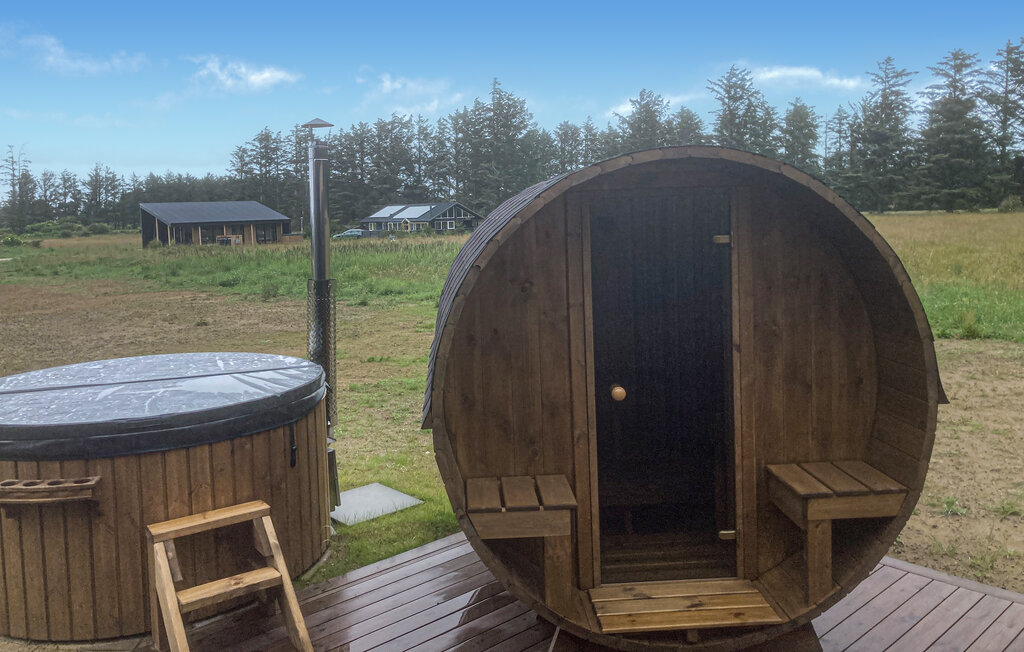 Außerhalb von Lönstrup empfängt Sie dieses moderne Ferienhaus mit Finnischem Holzbad und Spielgeräten im Garten.

Freuen Sie sich mit Ihrer Familie auf einen unvergesslichen Urlaub nahe der schön..