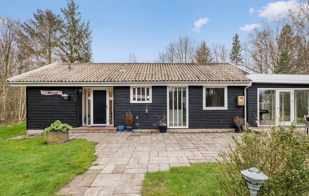 Willkommen in diesem geräumigen Ferienhaus in ruhiger Waldlage.

Verbringen Sie mit Ihrer Großfamilie oder einer befreundeten Familie einen schönen Urlaub in diesem familienfreundlichen Ferienhaus ..