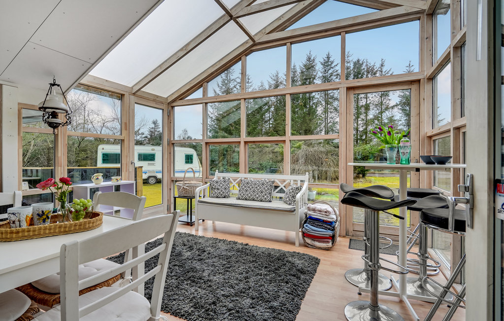 Breng een fantastische familievakantie door in dit vakantiehuis bij het strand!

Het uitnodigende huis wacht op u op een goed onderhouden perceel omgeven door bomen. Hier kunt u echt ontspannen in de ..