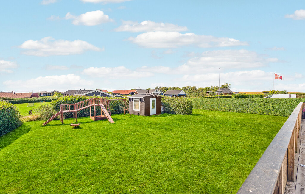 Geräumiges, komfortables Blockhaus mit Whirlpool und Panoramablick auf das Wasser.

In ruhiger Lage am Limfjord begrüßt Sie dieses einladende Ferienhaus. Hier bekommen Sie einen stimmungsvollen Rah..