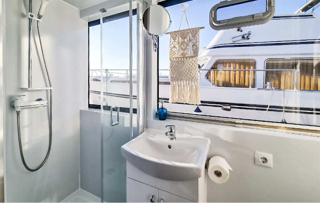 Husbåt/Hus på vatten - Kinrooij , Belgien - BLI040 17