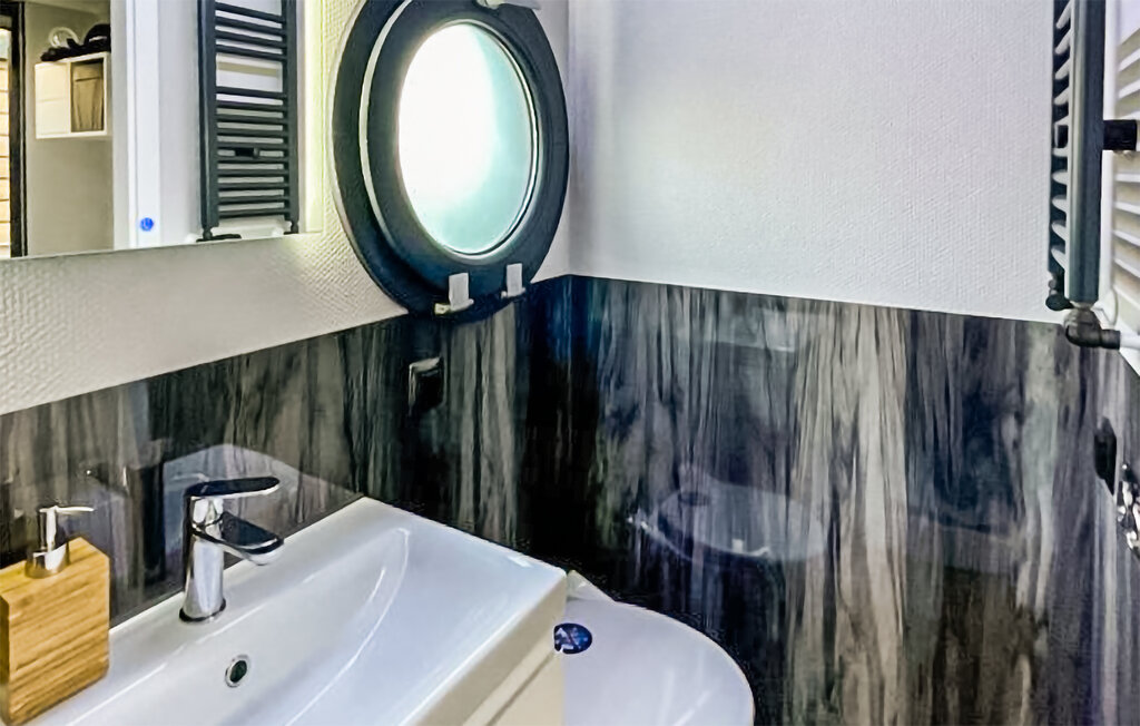 Husbåt/Hus på vatten - Kinrooij , Belgien - BLI045 13