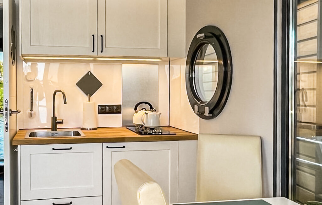 Husbåt/Hus på vatten - Kinrooij , Belgien - BLI045 6