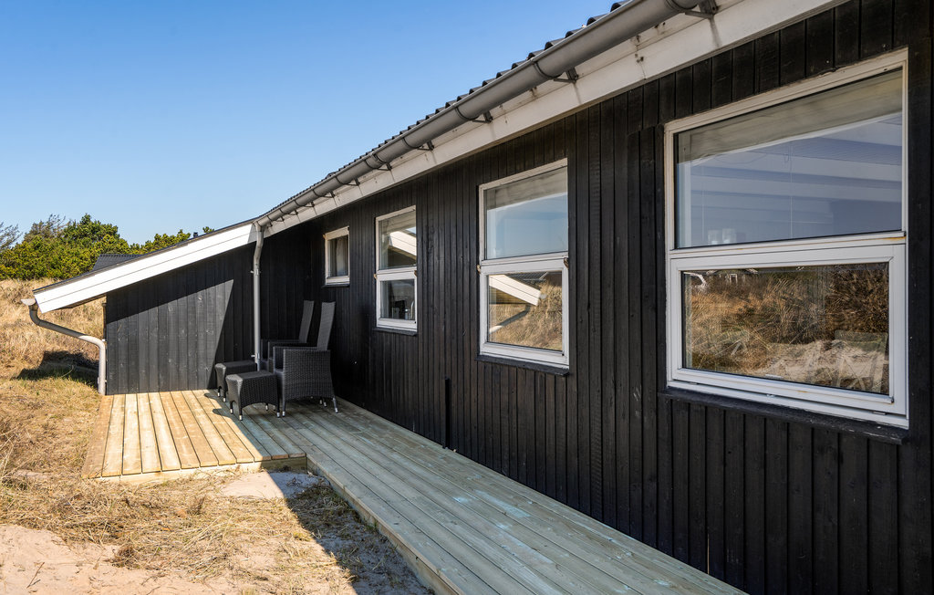 Geniet van een heerlijke vakantie in dit vakantiehuis niet ver van de zee.

Welkom in dit uitnodigende vakantiehuis, dat zijn gasten verwelkomt op een prachtige locatie midden in het duinlandschap en ..