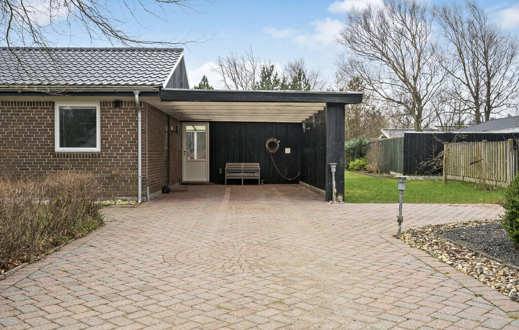 Freuen Sie sich auf dieses ansprechende und geschmackvoll eingerichtete Haus mit Wintergarten und Sauna.

Ganz in der Nähe des Nissum Fjords empfängt Sie dieses einladende Ferienhaus. Gemeinsam mit ..