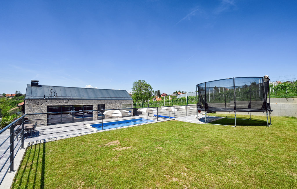 Semesterhus - Zagreb - Dugo Selo , Kroatien - CCC290 18