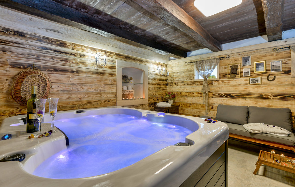 Semesterhus - Zagreb-Kupljenovo , Kroatien - CCC208 41