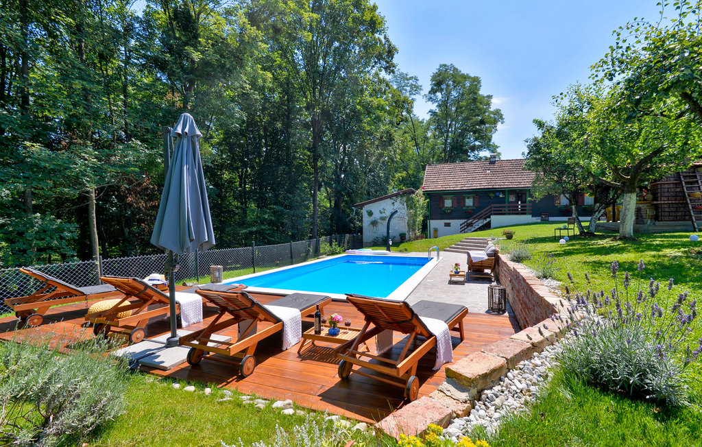 Semesterhus - Zagreb-Kupljenovo , Kroatien - CCC208 8