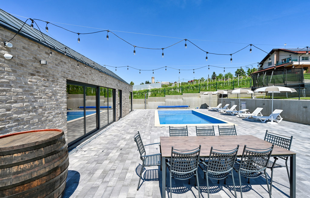 Semesterhus - Zagreb - Dugo Selo , Kroatien - CCC290 11