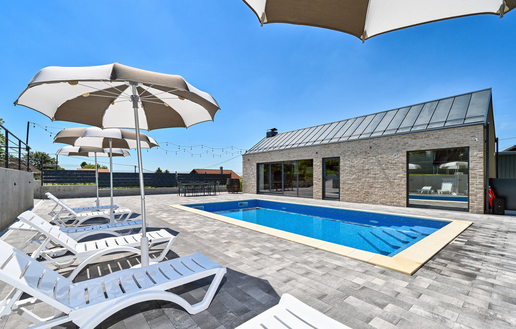 Semesterhus - Zagreb - Dugo Selo , Kroatien - CCC290 1