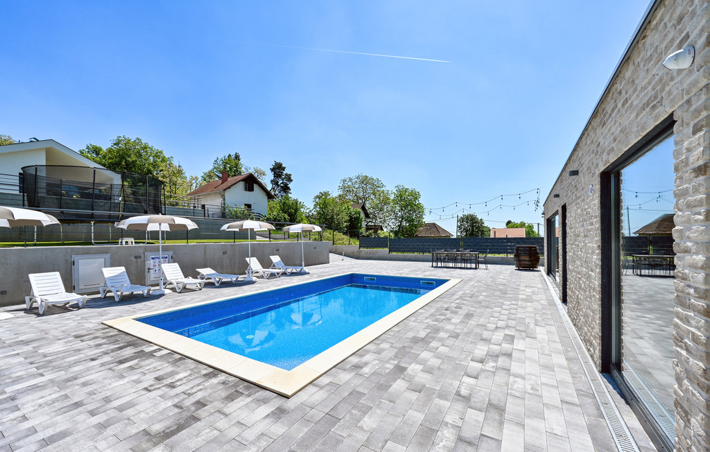 Semesterhus - Zagreb - Dugo Selo , Kroatien - CCC290 10