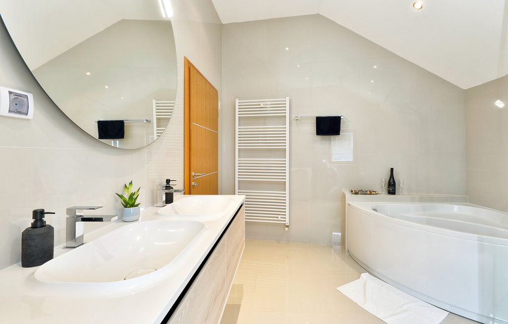 Semesterhus - Zagreb-Lasinja , Kroatien - CCC199 38