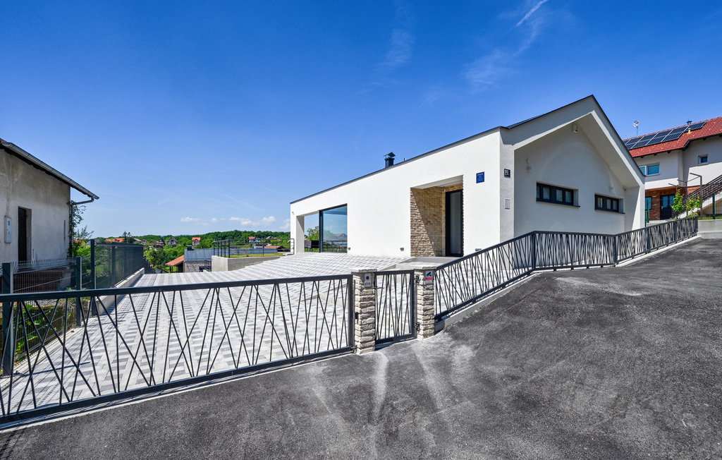 Semesterhus - Zagreb - Dugo Selo , Kroatien - CCC290 13