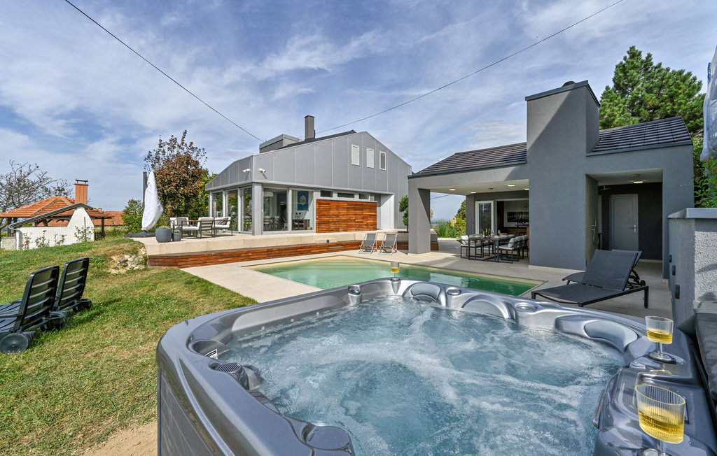 Feriehus - Varazdin Breg , Kroatia - CCC343 9