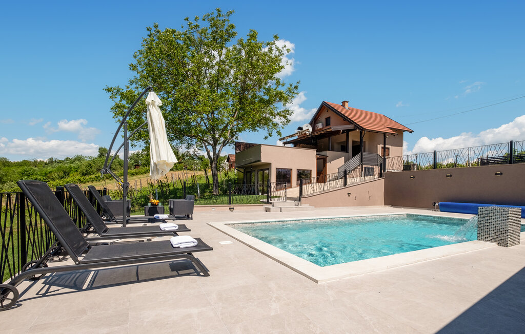 Feriehus - Bjelovar-Kobasicari , Kroatia - CCC355 1