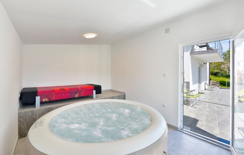 Semesterhus - Karlovac-Donji Zvecaj , Kroatien - CCL111 3