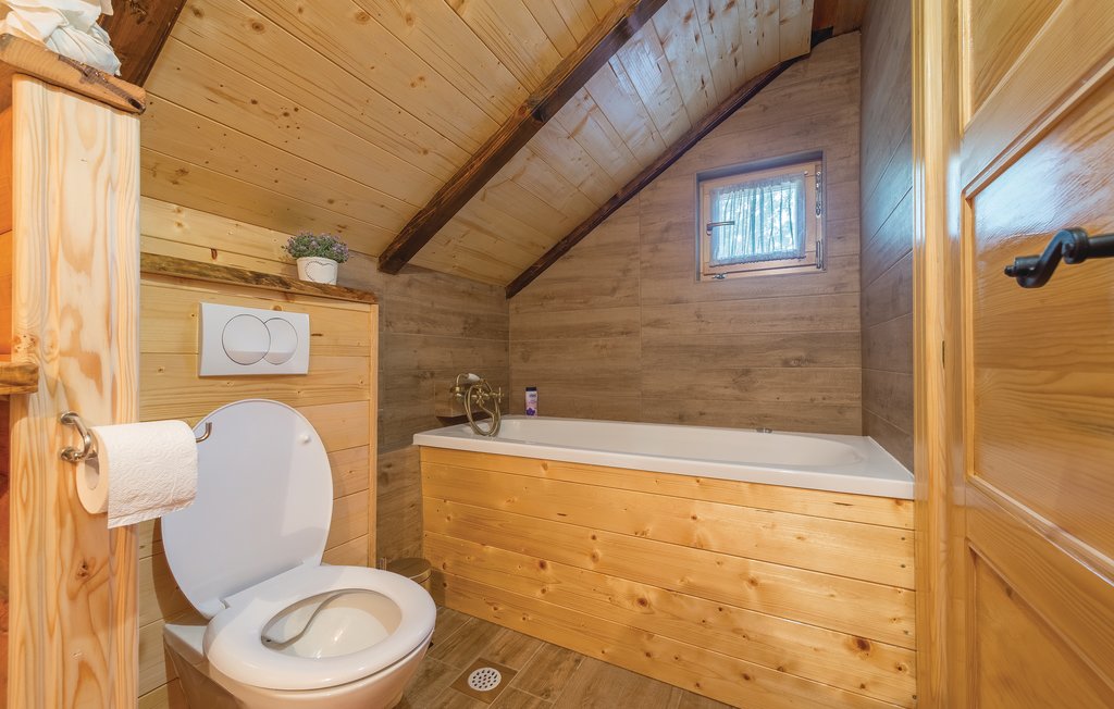 Feriehus - Gospic , Kroatia - CCL022 48