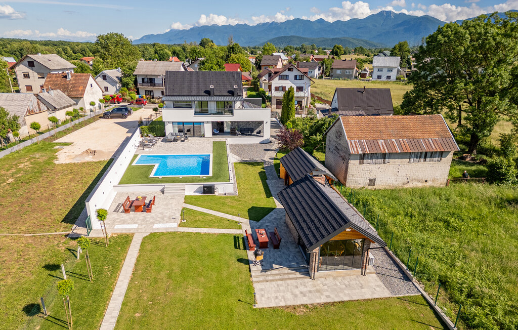 Ferienhaus - Gospic , Kroatien - CCL177 1