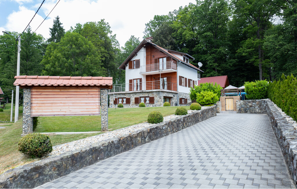 Semesterhus - Pozega - Brestovac , Kroatien - CCS085 11