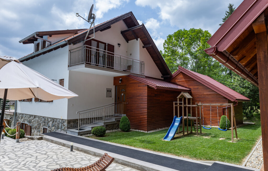 Semesterhus - Pozega - Brestovac , Kroatien - CCS085 12