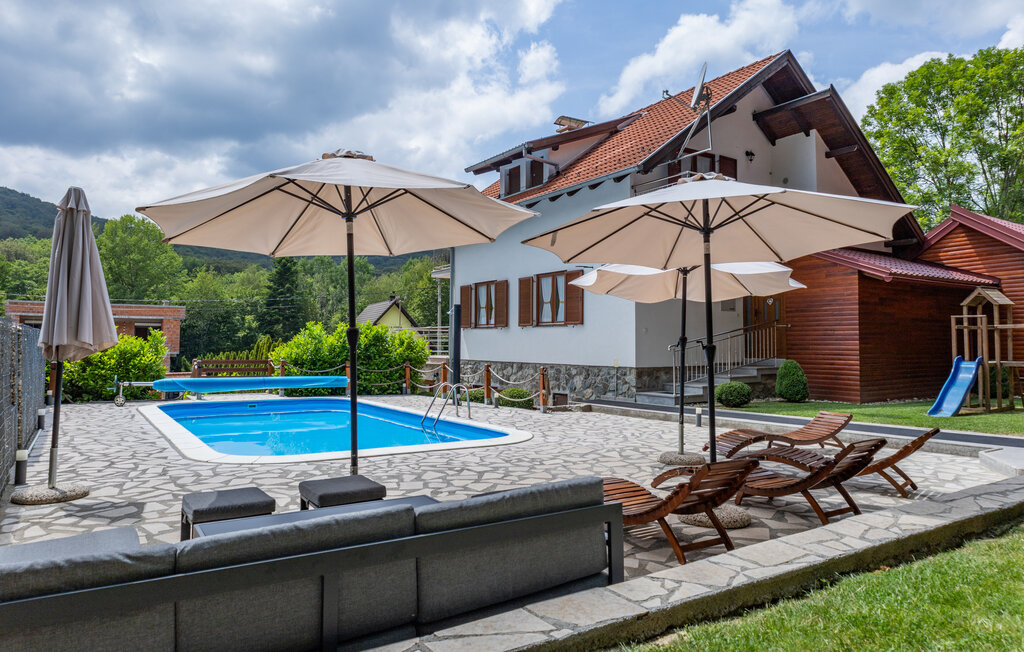 Semesterhus - Pozega - Brestovac , Kroatien - CCS085 8