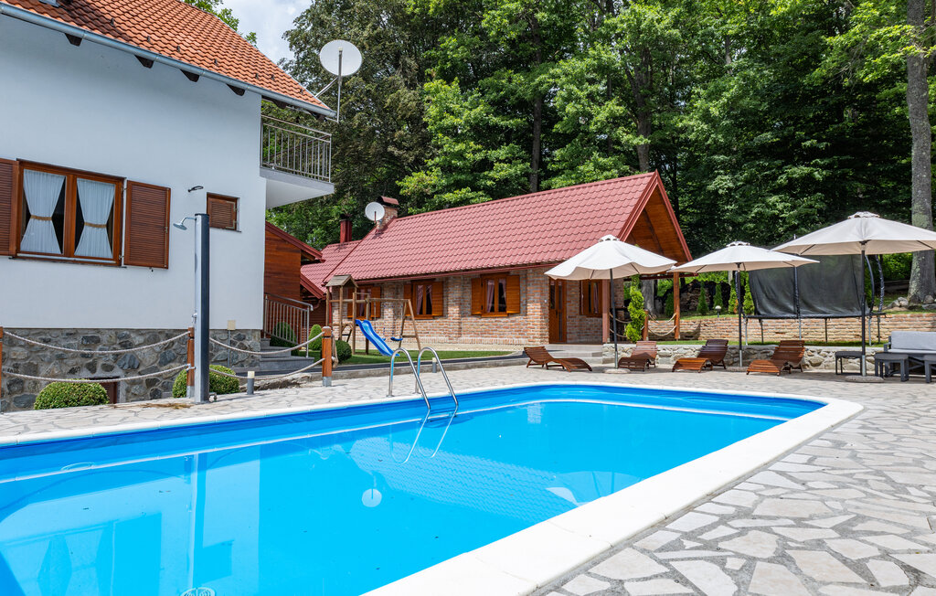 Semesterhus - Pozega - Brestovac , Kroatien - CCS085 9