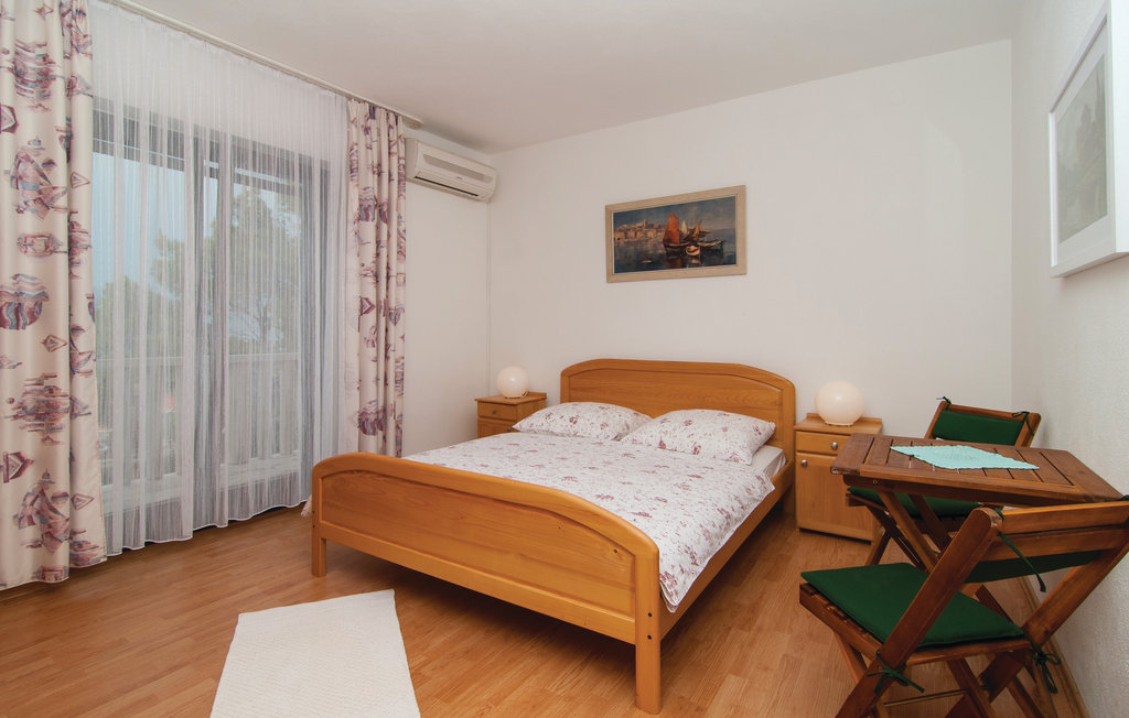 Apartment Supetar (CDB447)