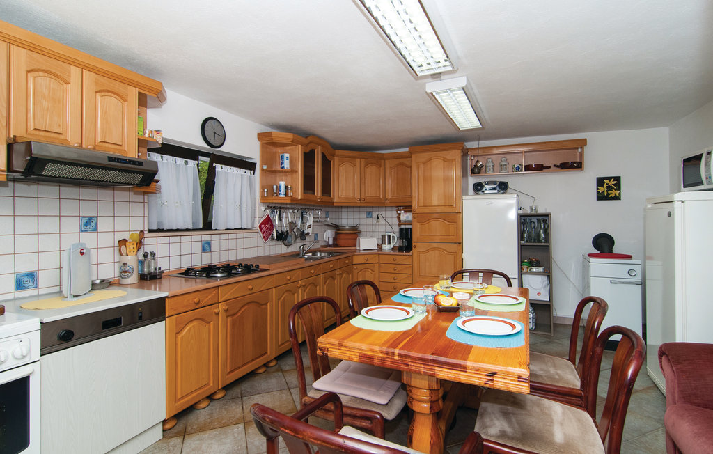 Apartment Supetar (CDB447)