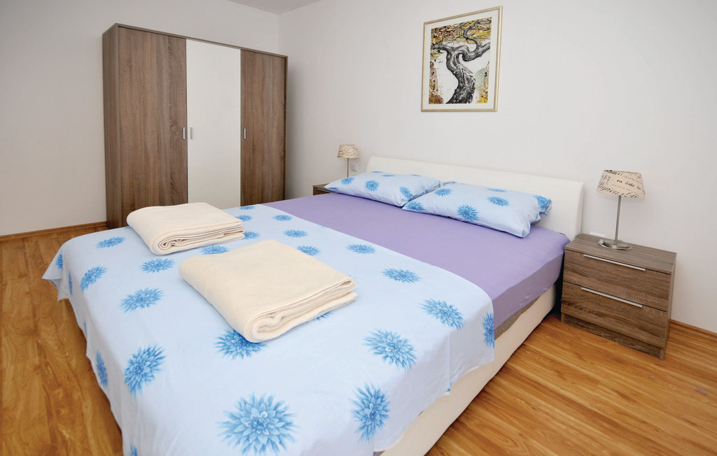 Apartment Okrug Gornji (CDE591)