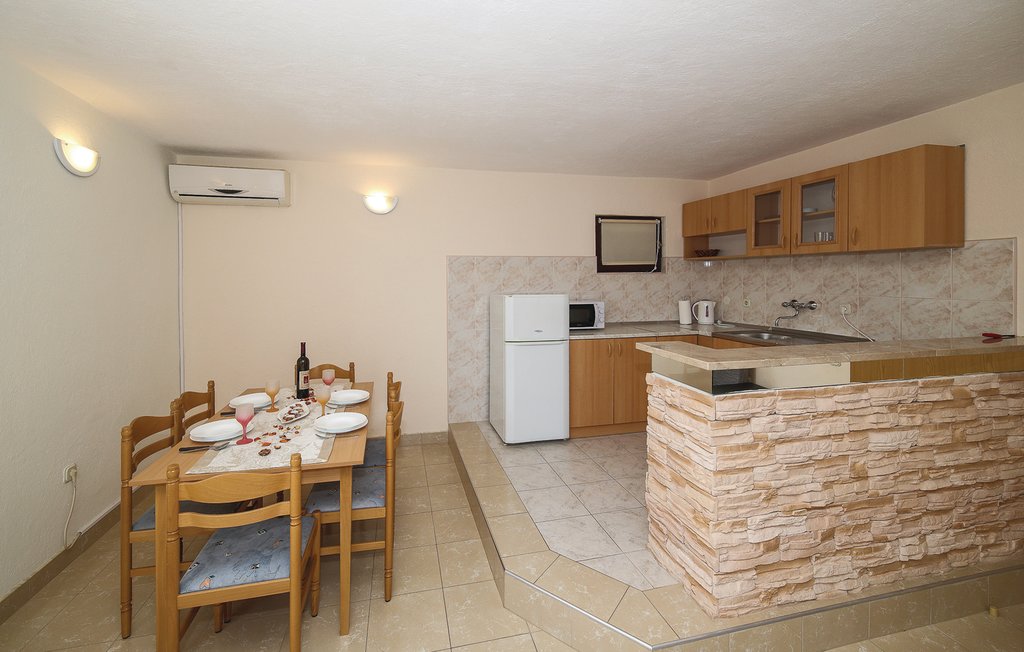 Holiday home Slatine (CDF334)