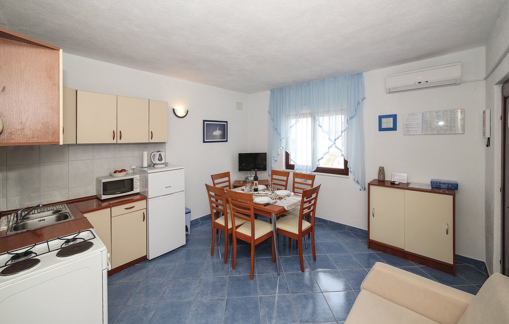 Holiday home Slatine (CDF334)