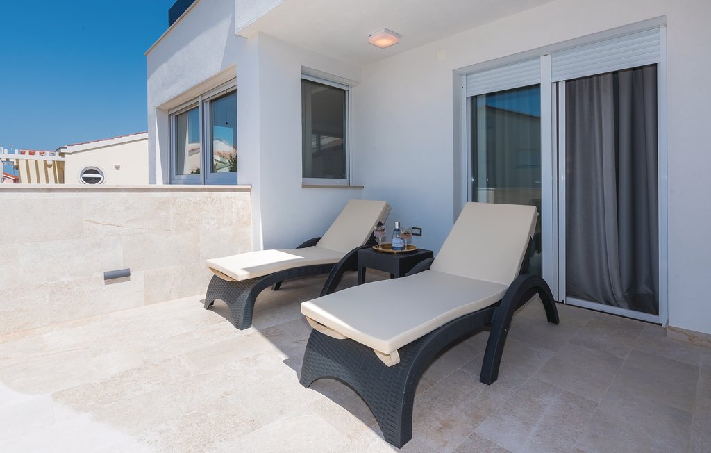 Semesterhus - Sibenik-Pirovac , Kroatien - CDJ655 13