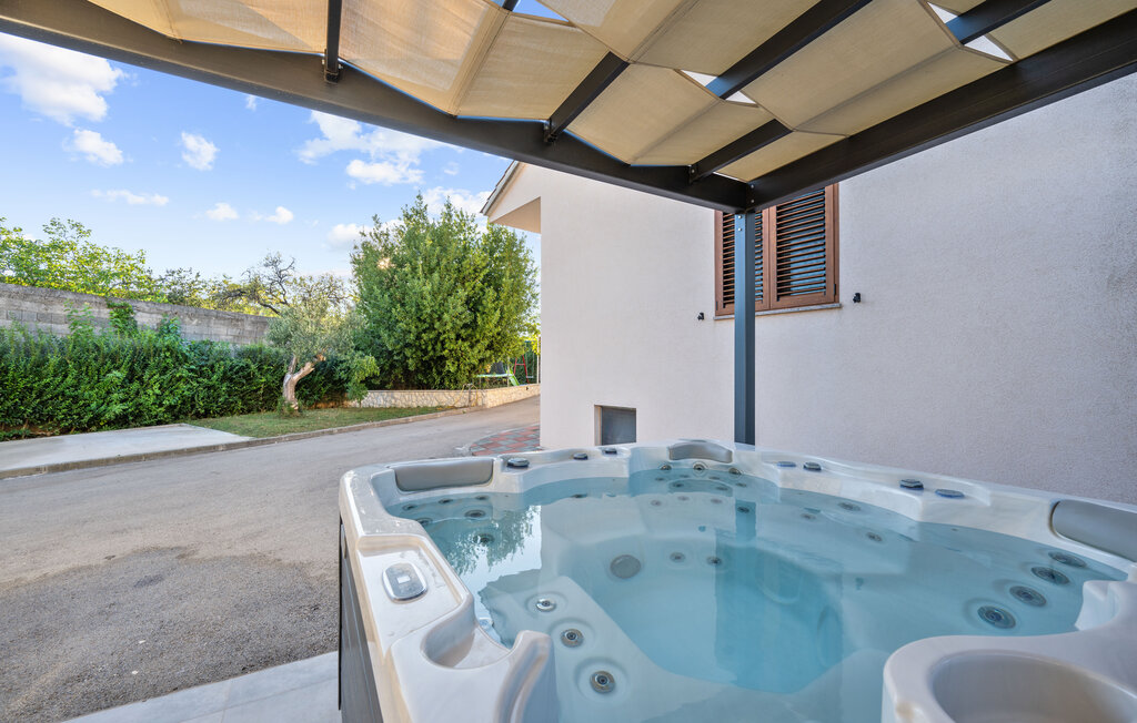 Semesterhus - Biograd-Tinj , Kroatien - CDJ699 2