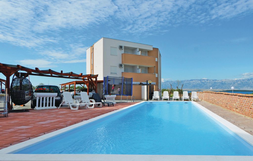 Apartment Nin Croatia Cdz432 Novasol