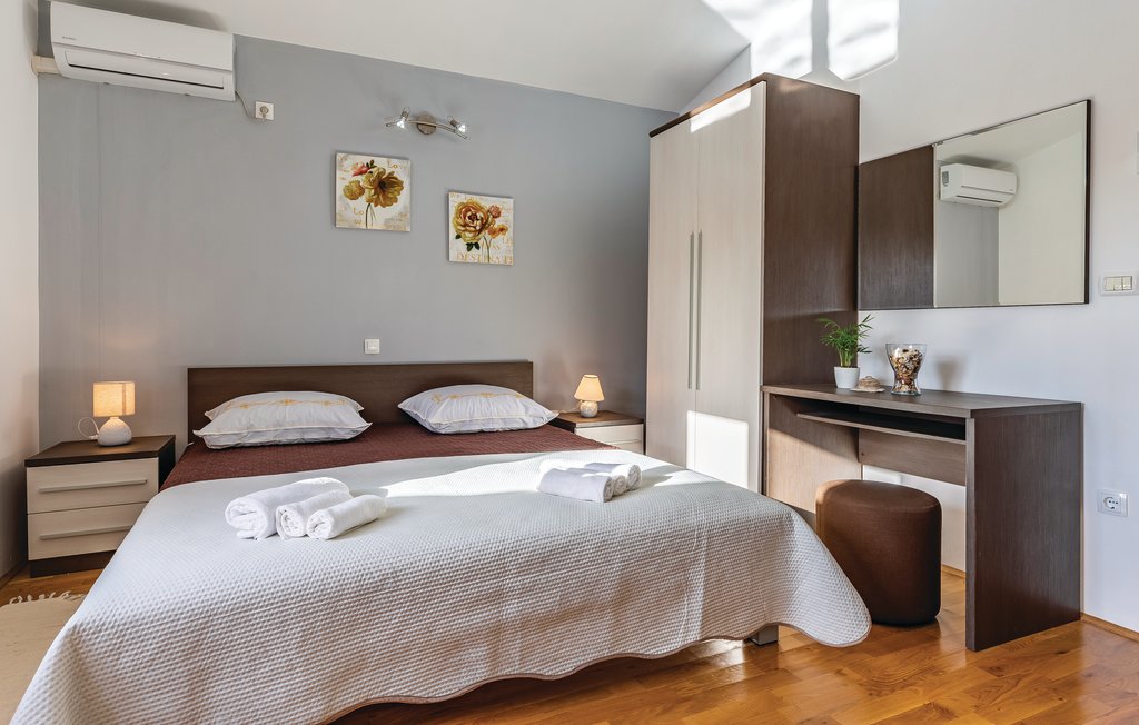 Feriehus - Krnica , Kroatia - CIK195 22