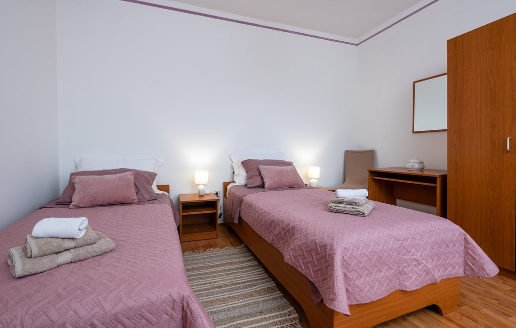 Feriehus - Krnica , Kroatia - CIK054 24