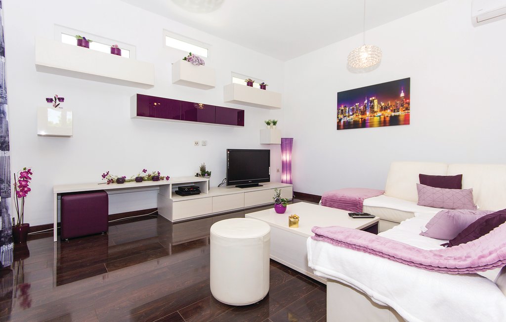 Semesterhus - Pula-Sisan , Kroatien - CIP899 25