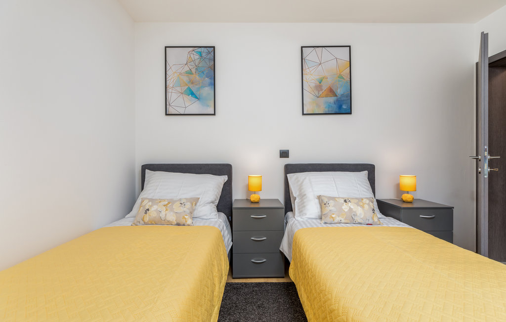 Feriehus - Pula , Kroatia - CIR392 50