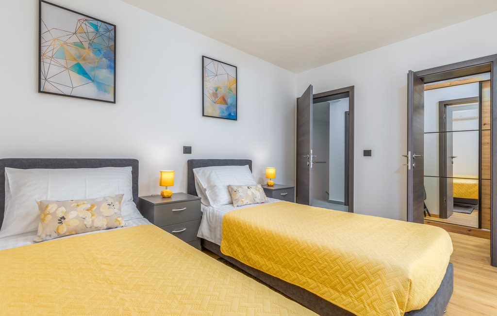 Feriehus - Pula , Kroatia - CIR392 51