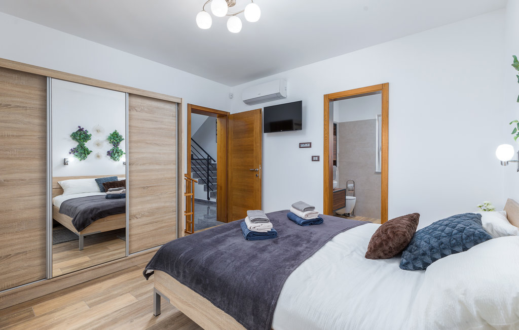 Feriehus - Pula , Kroatia - CIR559 37