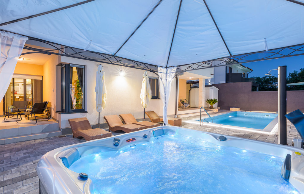 Feriehus - Pula , Kroatia - CIR559 23