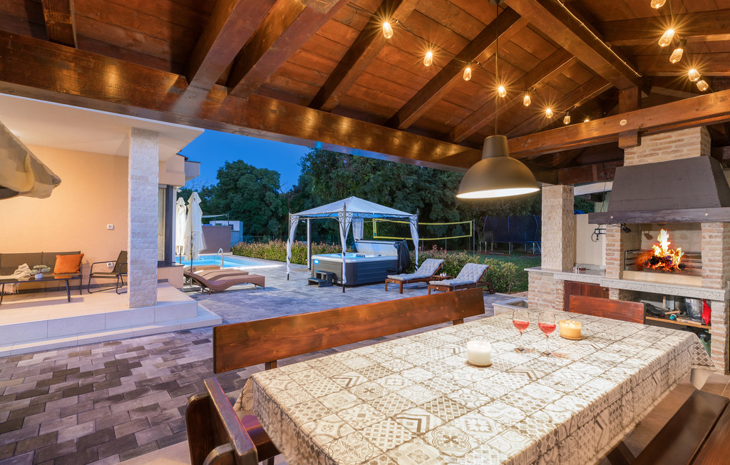 Feriehus - Pula , Kroatia - CIR559 25