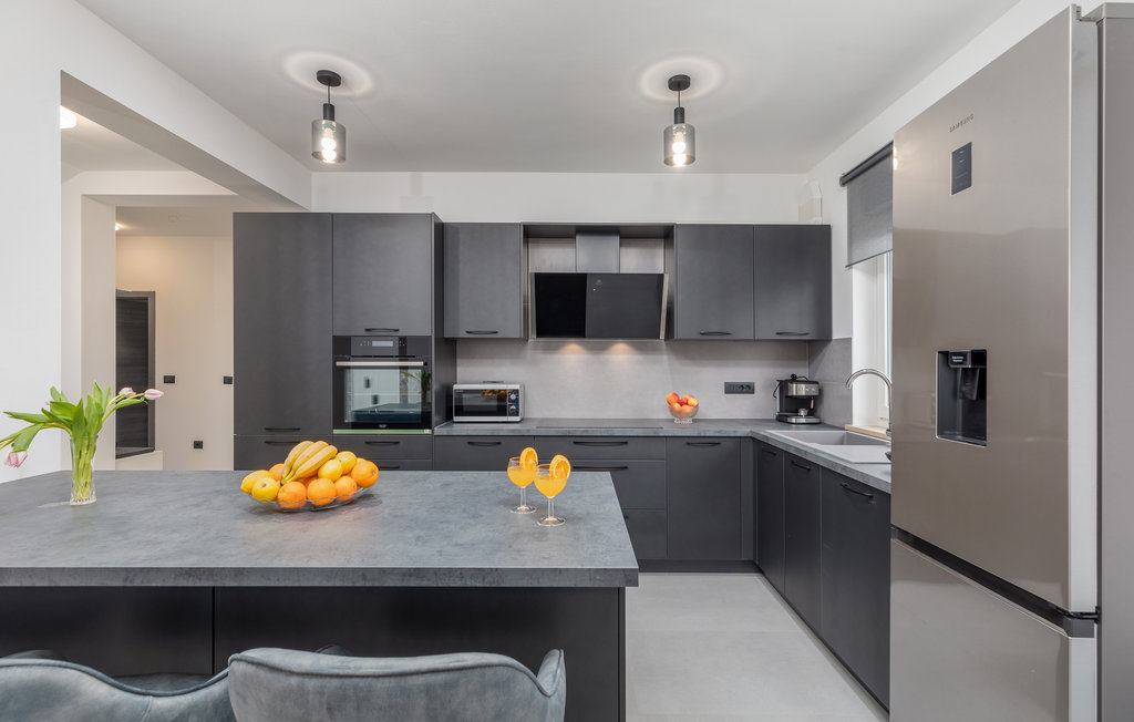 Feriehus - Pula , Kroatia - CIR392 35