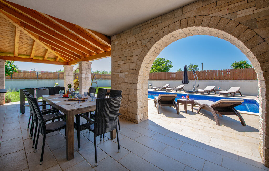 Semesterhus - Pula-Radeki Polje , Kroatien - CIR247 2