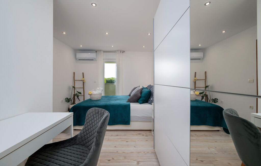 Semesterhus - Pula , Kroatien - CIR713 601