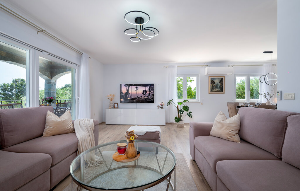 Semesterhus - Pula , Kroatien - CIR713 301