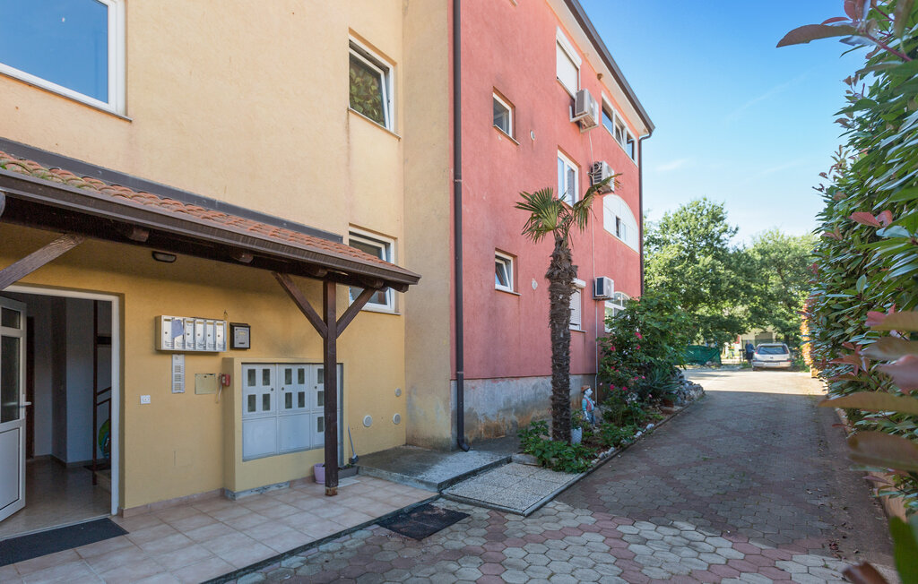 Ontsnap aan de hectiek van alledag en ontspan in deze prachtige vakantiewoning.

Deze moderne vakantiewoning in Karigador is het ideale toevluchtsoord voor een ontspannen vakantie. De accommodatie maa..