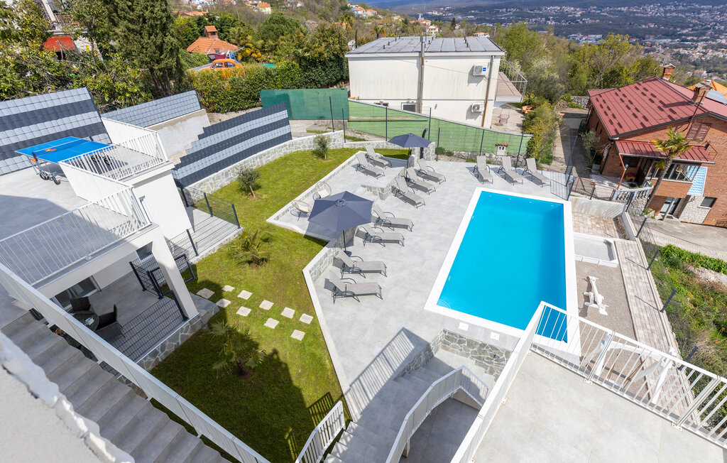 Breng een vakantie door met alle comfort in deze prachtig gelegen vakantiewoning met toegang tot het zwembad.

Het appartement verwelkomt je op een fantastische panoramische locatie en biedt een stijl..