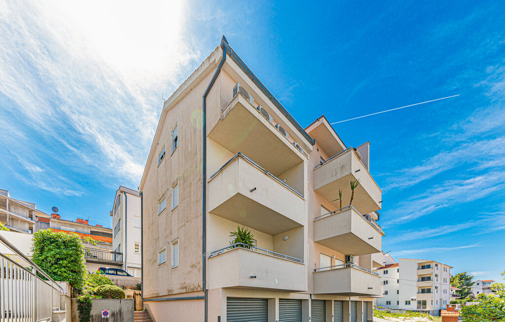 Lassen Sie sich auf der Terrasse dieser Ferienwohnung vom herrlichen Meerespanorama verzaubern.

Mit hellen und modern eingerichteten Räumen und nur wenige Schritte vom Meer entfernt begrüßt die Wo..
