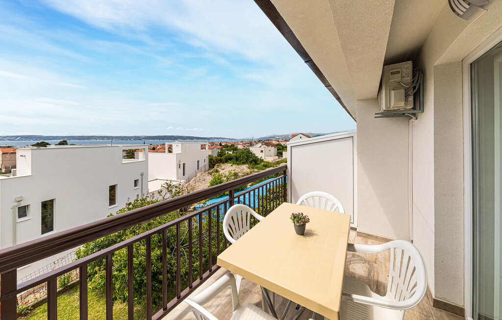 Verbringen Sie einen schönen und erholsamen Urlaub in dieser hellen und angenehmen Ferienwohnung mit Meerblick.

In einem sehr gepflegten Ferienhaus mit mehreren Apartments empfangen Sie mehrere Feri..